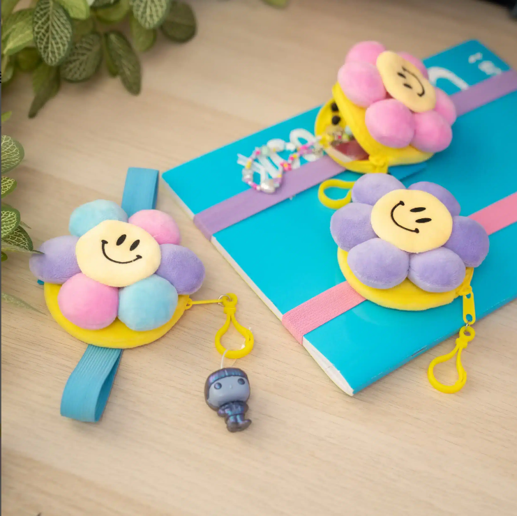 Daisy Pocket: Elastico per quaderni con tasca portaoggetti